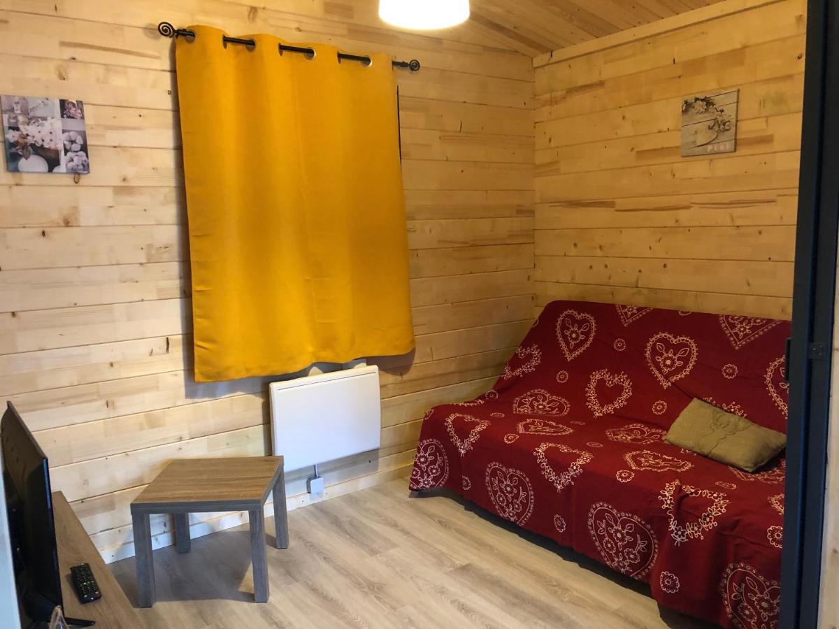 Parc Residentiel De Loisir : Le Loup Blanc Du Riou Hotel Barcelonnette Bagian luar foto