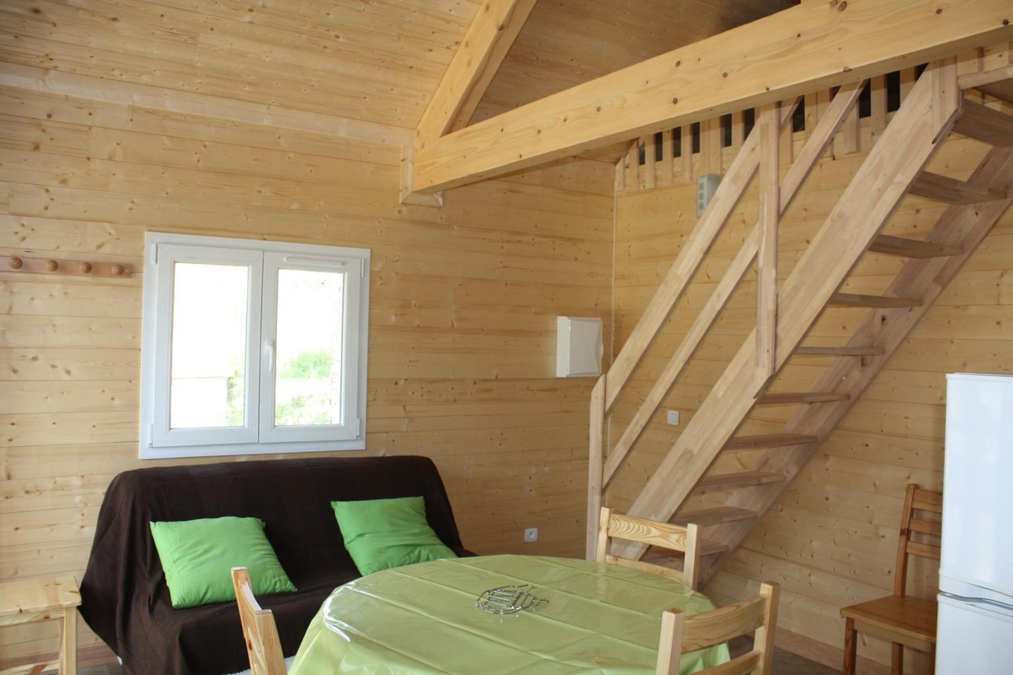 Parc Residentiel De Loisir : Le Loup Blanc Du Riou Hotel Barcelonnette Bagian luar foto