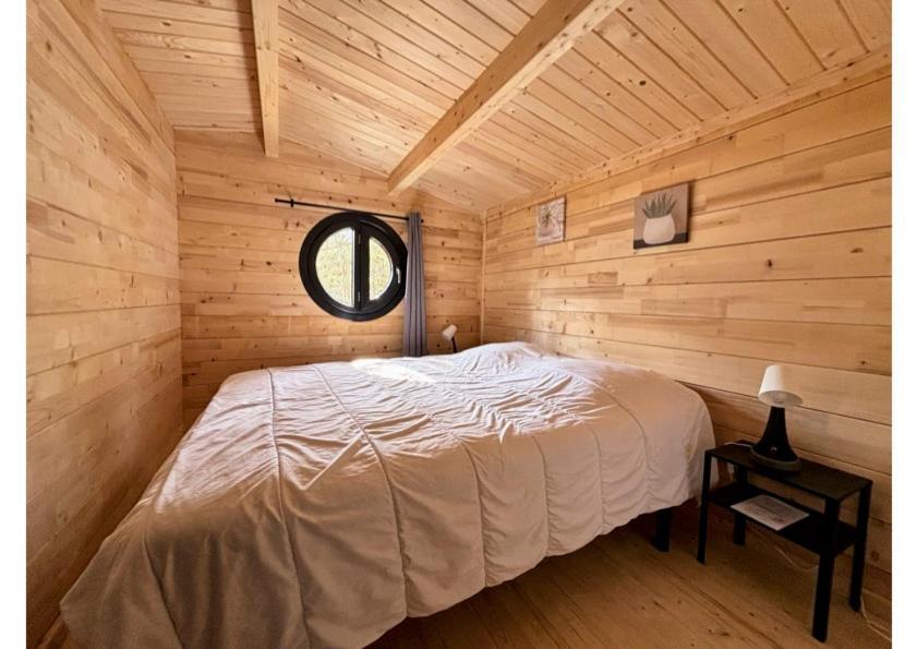 Parc Residentiel De Loisir : Le Loup Blanc Du Riou Hotel Barcelonnette Bagian luar foto
