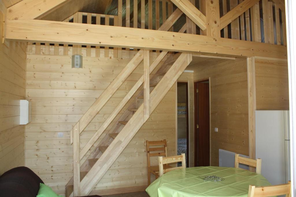 Parc Residentiel De Loisir : Le Loup Blanc Du Riou Hotel Barcelonnette Ruang foto