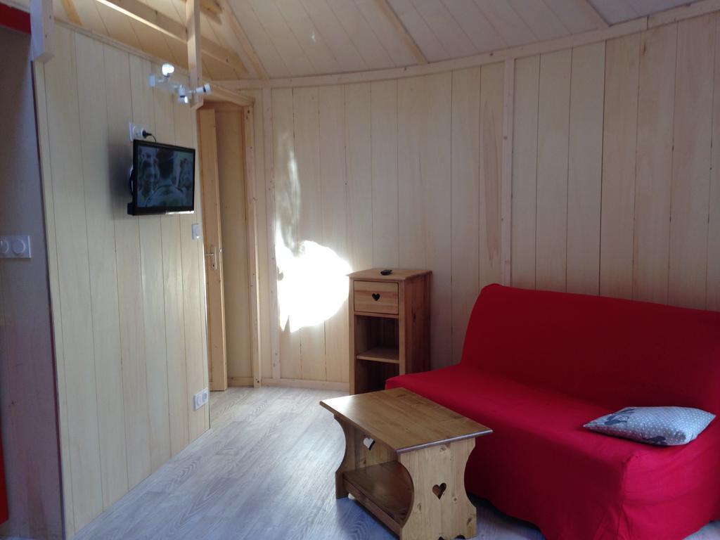 Parc Residentiel De Loisir : Le Loup Blanc Du Riou Hotel Barcelonnette Bagian luar foto